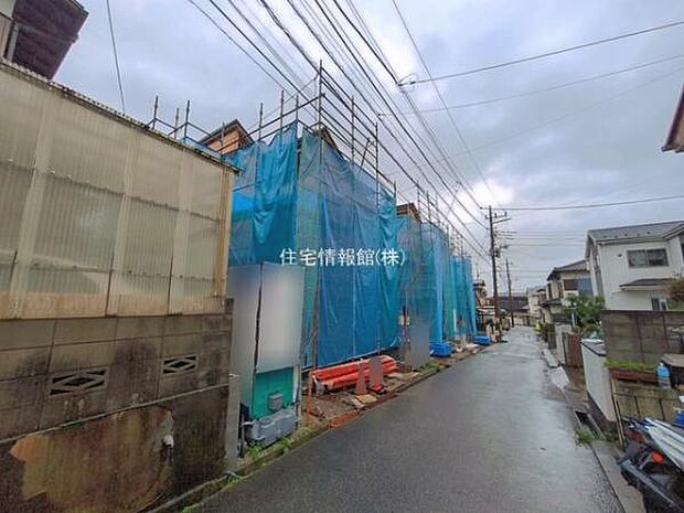 前面道路を含めた現地写真です。