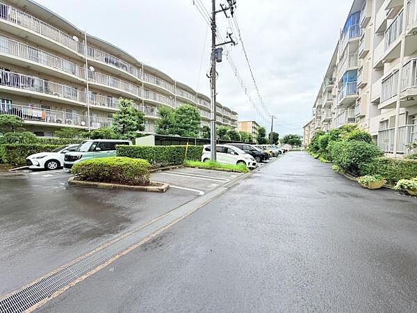 駐車場ももちろん完備しておりますのでお車所有の方にも心強いです。