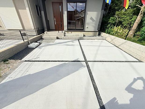 駐車場ももちろん完備しておりますのでお車所有の方にも心強いです。