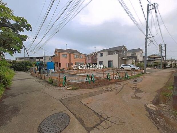 前面道路を含めた現地写真です。