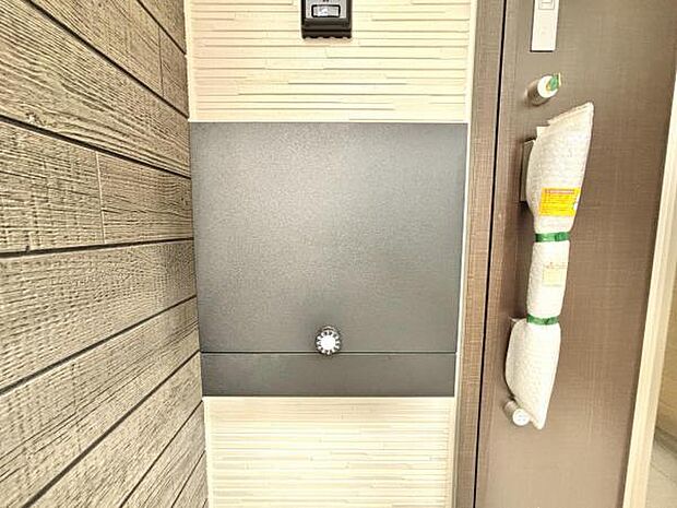 宅配ボックスのご紹介です。