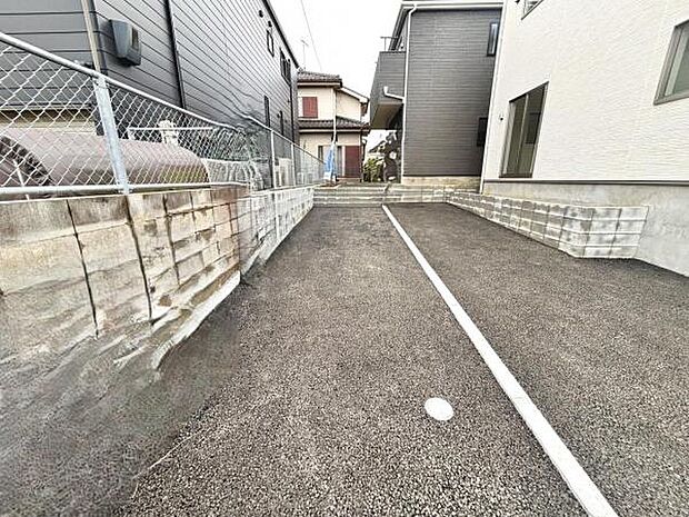 駐車場ももちろん完備しておりますのでお車所有の方にも心強いです。