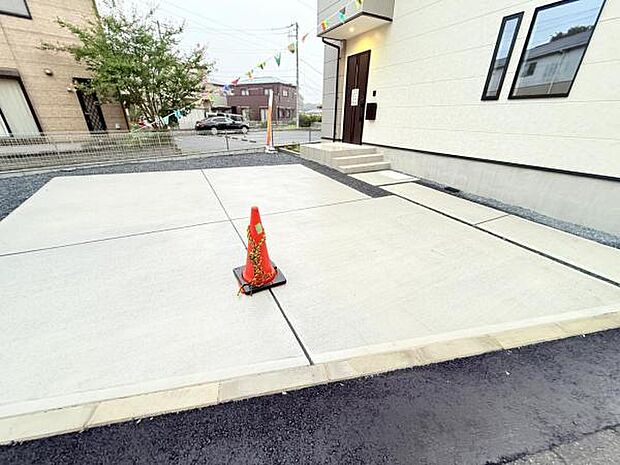 駐車場ももちろん完備しておりますのでお車所有の方にも心強いです。