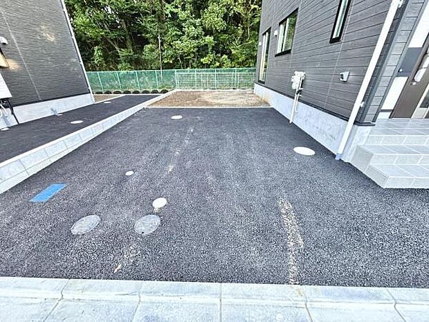 駐車場ももちろん完備しておりますのでお車所有の方にも心強いです。