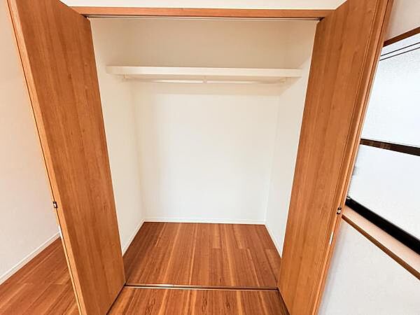 いつでもお部屋をスッキリお使い頂ける収納スペースを設置。