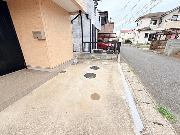 駐車場ももちろん完備しておりますのでお車所有の方にも心強いです。
