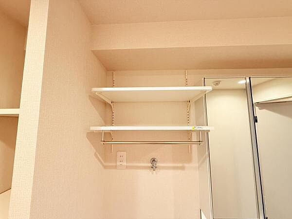 いつでもお部屋をスッキリお使い頂ける収納スペースを設置。