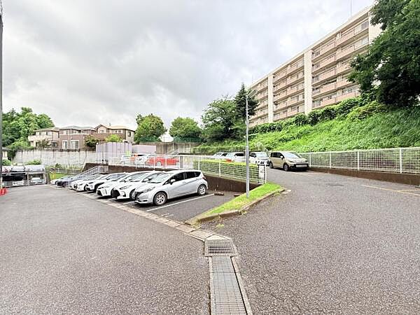 駐車場ももちろん完備しておりますのでお車所有の方にも心強いです。