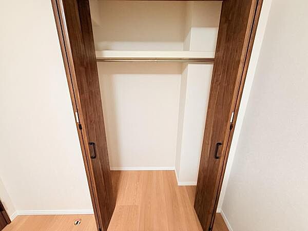 いつでもお部屋をスッキリお使い頂ける収納スペースを設置。