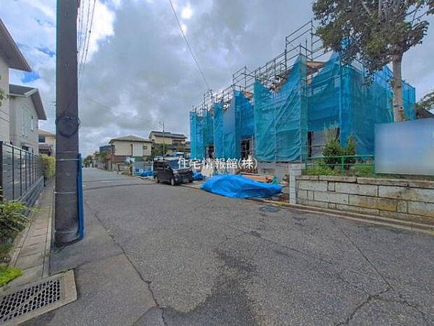前面道路を含めた現地写真です。