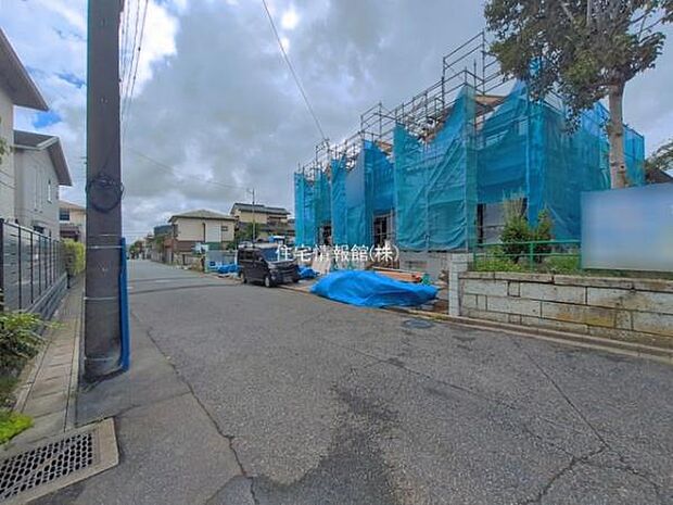 前面道路を含めた現地写真です。