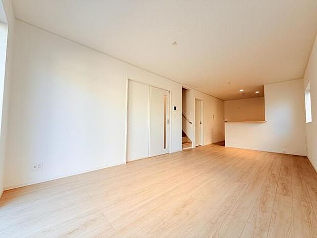 家族団らんの場所としてゆったりと居心地の良いリビングです。