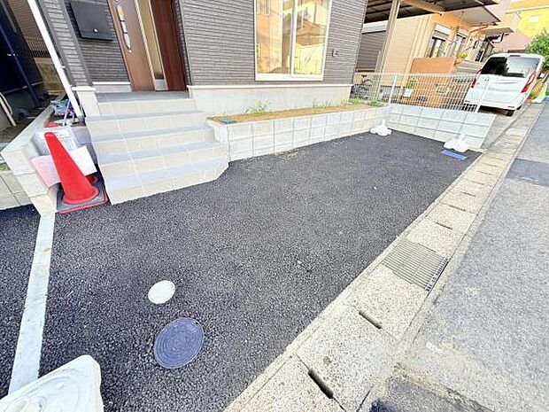 駐車場ももちろん完備しておりますのでお車所有の方にも心強いです。