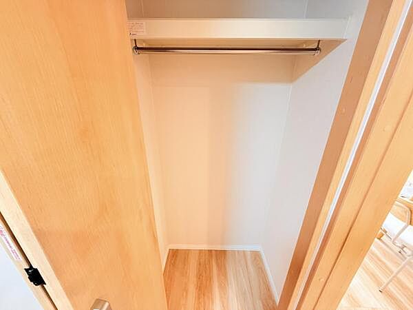 いつでもお部屋をスッキリお使い頂ける収納スペースを設置。
