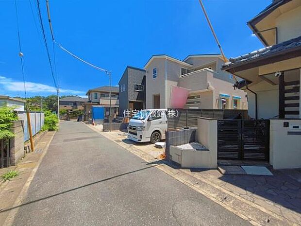 前面道路を含めた現地写真です。