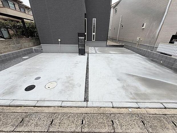 駐車場ももちろん完備しておりますのでお車所有の方にも心強いです。