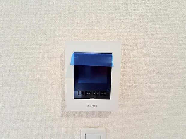 訪問者を確認できるTVモニター付きインターフォンです。