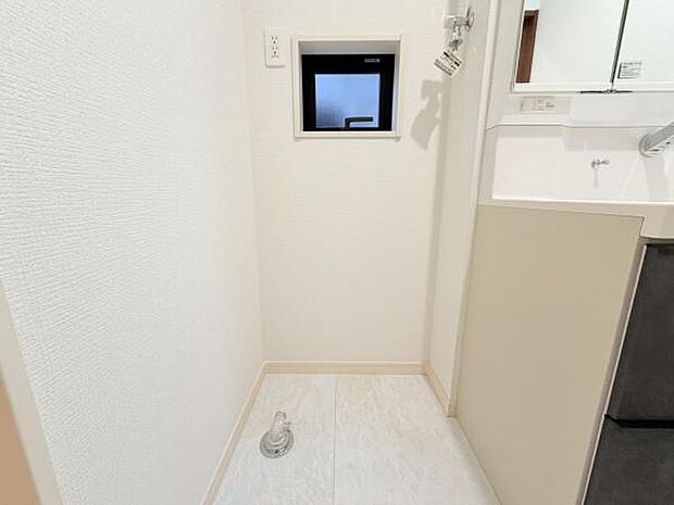 お天気を気にせずお洗濯ができ、室内干し可能です。