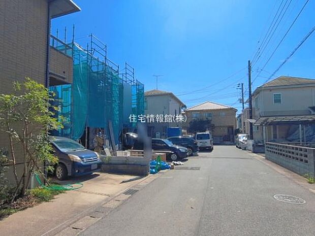 前面道路を含めた現地写真です。