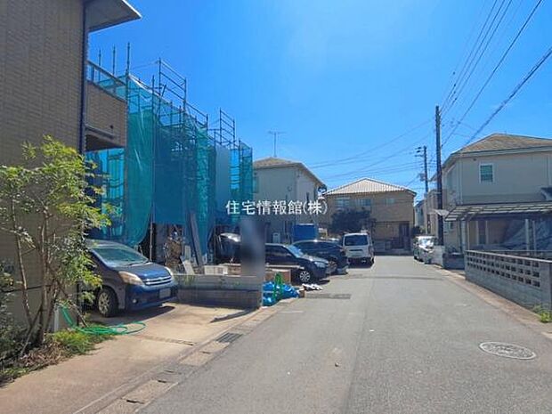 前面道路を含めた現地写真です。