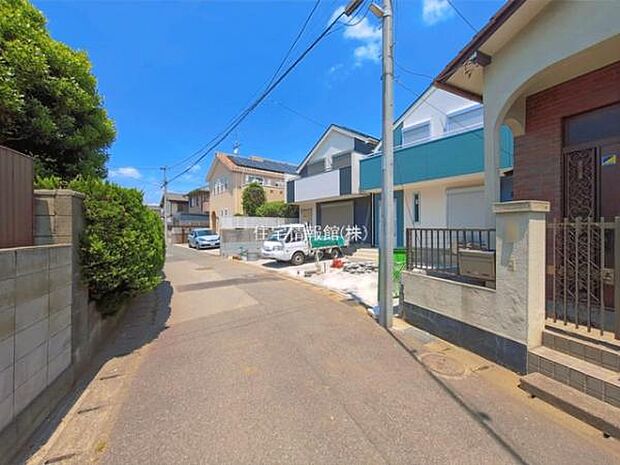 前面道路を含めた現地写真です。