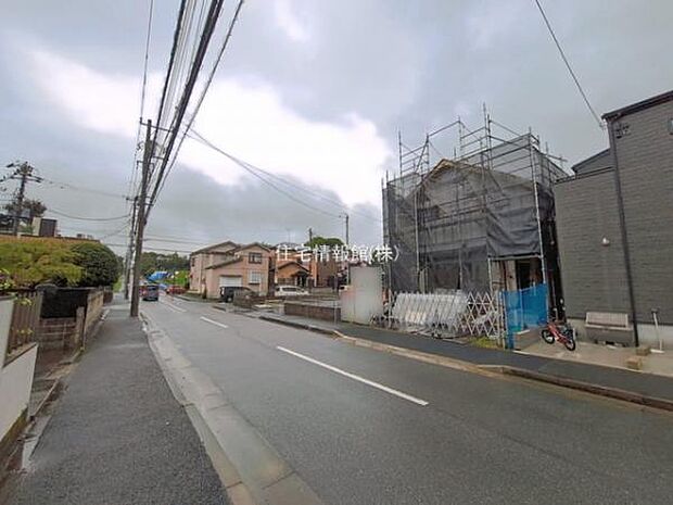 前面道路を含めた現地写真です。