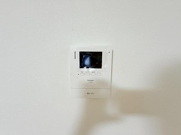 訪問者を確認できるTVモニター付きインターフォンです。