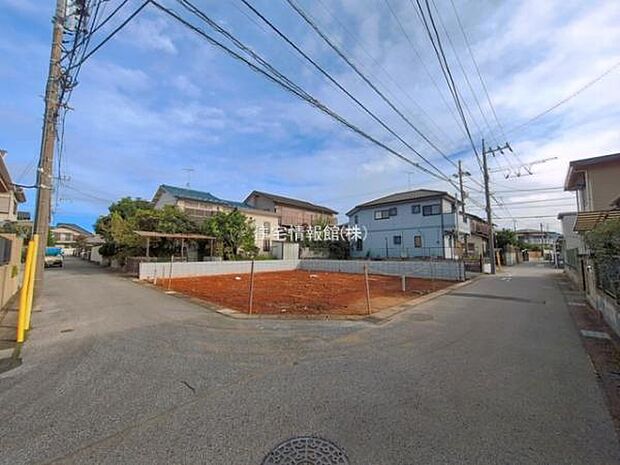 前面道路を含めた現地写真です。