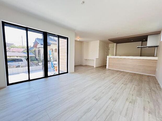 暖かな日差しが差し込むリビングダイニングです。