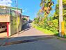 外観：前面道路を含めた現地写真です。