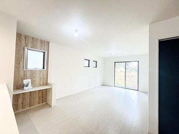 家族団らんの場所としてゆったりと居心地の良いリビングです。