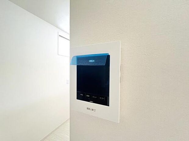 訪問者を確認できるTVモニター付きインターフォンです。