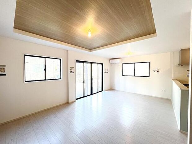 家族団らんの場所としてゆったりと居心地の良いリビングです。