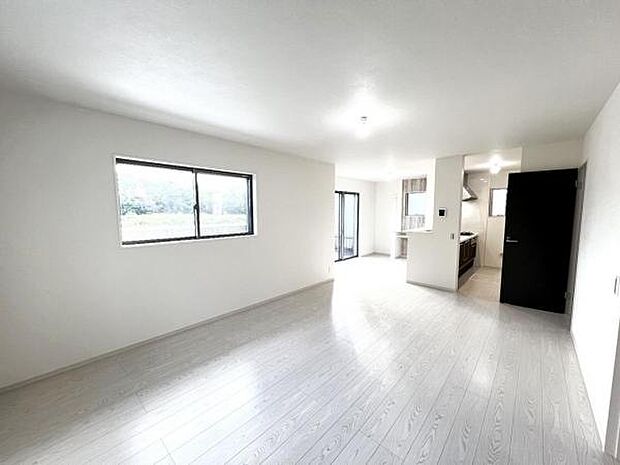 家族団らんの場所としてゆったりと居心地の良いリビングです。