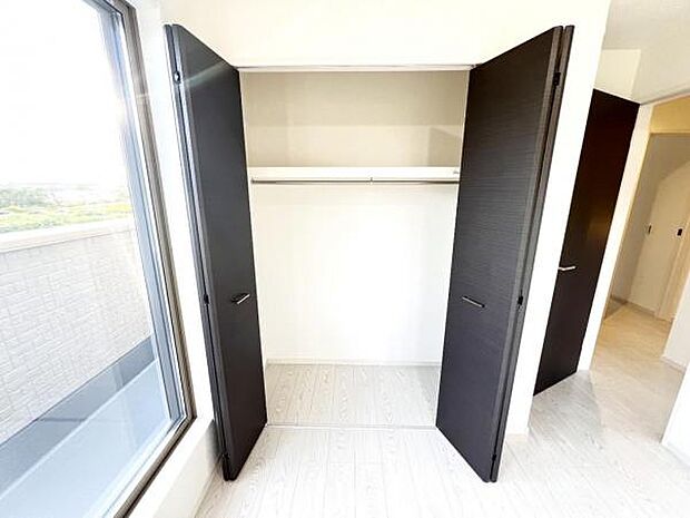 いつでもお部屋をスッキリお使い頂ける収納スペースを設置。