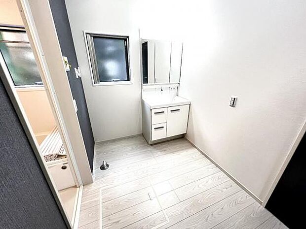 お天気を気にせずお洗濯ができ、室内干し可能です。