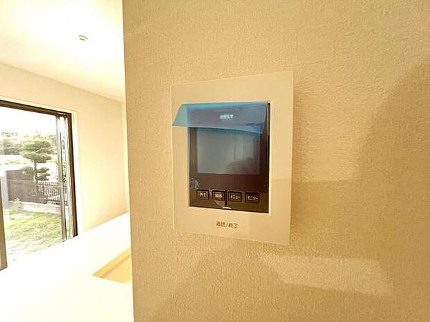 訪問者を確認できるTVモニター付きインターフォンです。