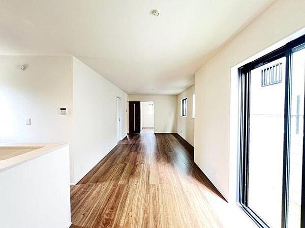 家族団らんの場所としてゆったりと居心地の良いリビングです。