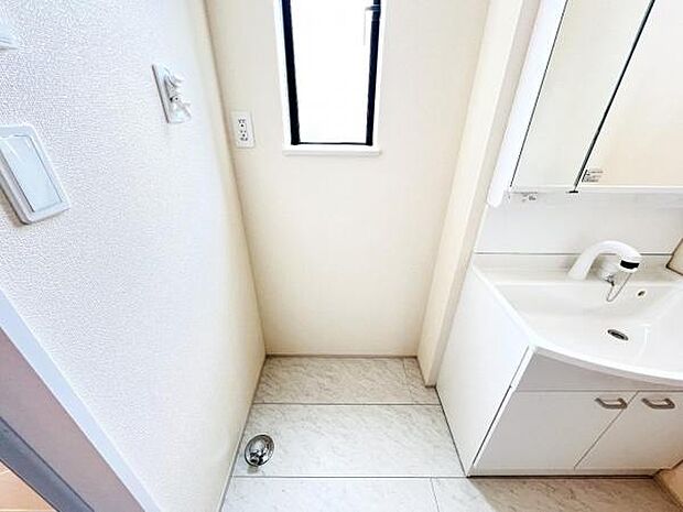 お天気を気にせずお洗濯ができ、室内干し可能です。