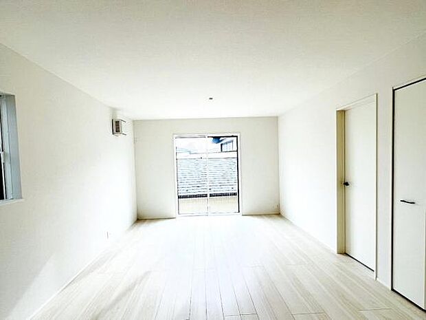 リビングダイニングになります。ご家族そろっての素敵な空間になりそうですね。