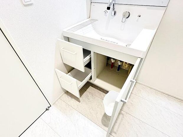 脱衣所は小さなお子様がいるご家庭にも重宝されます。