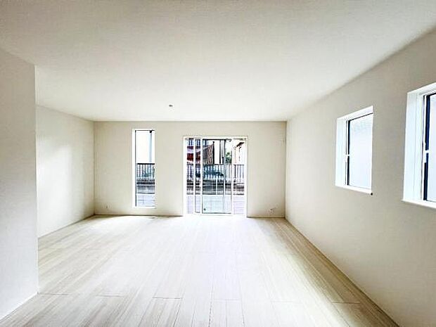 リビングダイニングになります。ご家族そろっての素敵な空間になりそうですね。