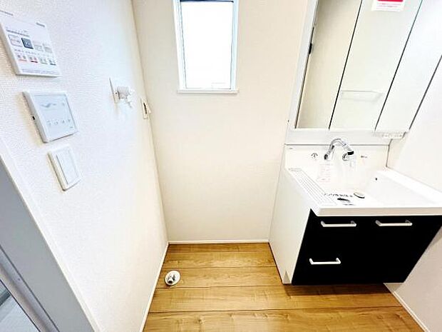 お天気を気にせずお洗濯ができ、室内干し可能です。