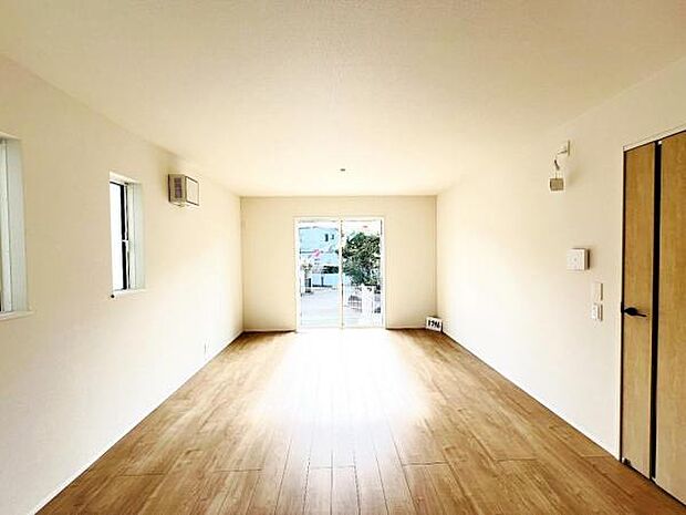 リビングダイニングになります。ご家族そろっての素敵な空間になりそうですね。