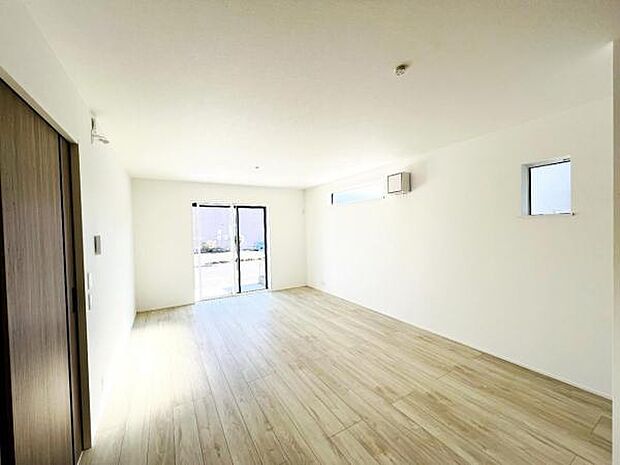 家族団らんの場所としてゆったりと居心地の良いリビングです。