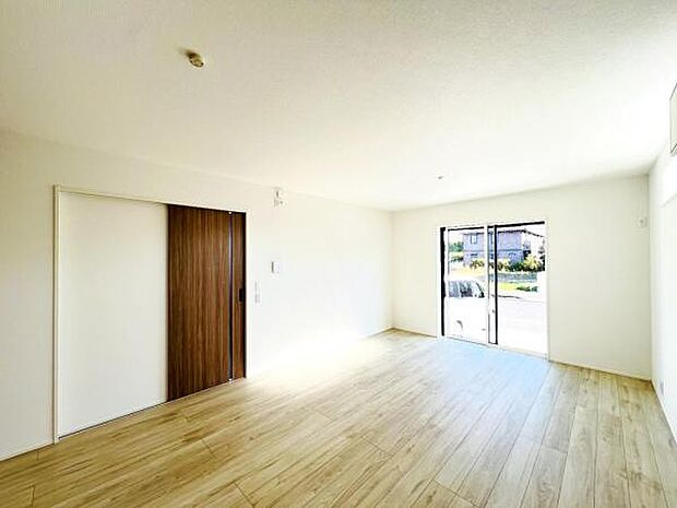 リビングダイニングになります。ご家族そろっての素敵な空間になりそうですね。