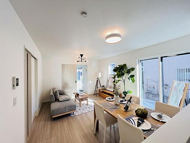 家族団らんの場所としてゆったりと居心地の良いリビングです。