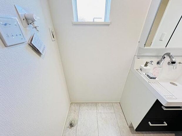 お天気を気にせずお洗濯ができ、室内干し可能です。