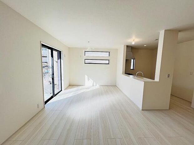 リビングダイニングになります。ご家族そろっての素敵な空間になりそうですね。