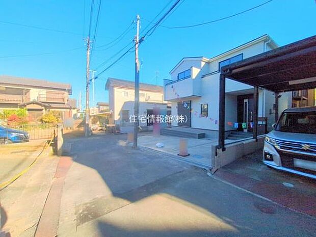 前面道路を含めた現地写真です。